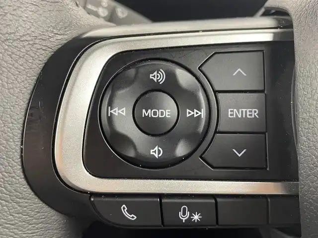 ダイハツ タント カスタム RS 大阪府 2023(令5)年 0.9万km シャイニングホワイトパール スマートアシスト/　・衝突軽減ブレーキ/　・衝突下記被支援ブレーキ/　・ブレーキ制御付誤発進抑制機能/　・主戦逸脱抑制制御機能/　・ふらつき警報/　・コーナーセンサー/　・先行車発進お知らせ機能/純正ディスプレイオーディオ/　Bluetooth/フルセグ/AppleCarPlay/AndroidAuto/禁煙車/純正後席モニター/バックカメラ/両側パワースライドドア/ハーフレザーシート/シートヒーター/LEDオートライト/フォグランプ/オートハイビーム/スマートキー/ビルトインETC/アイドリングストップ/純正フロアマット
