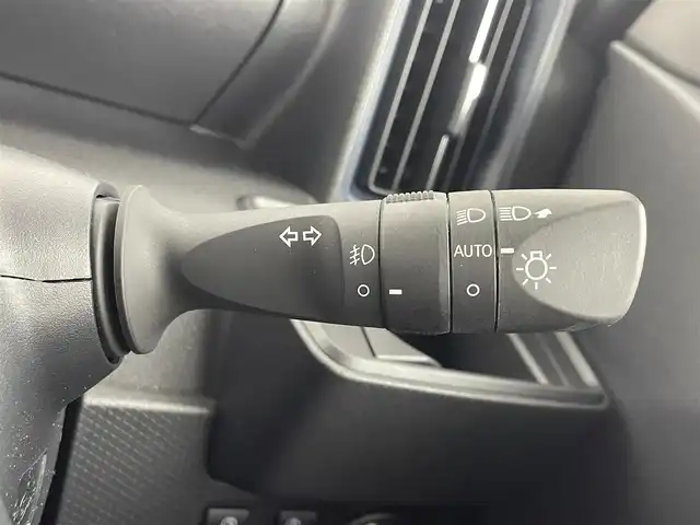 ダイハツ タント カスタム RS 大阪府 2023(令5)年 0.9万km シャイニングホワイトパール スマートアシスト/　・衝突軽減ブレーキ/　・衝突下記被支援ブレーキ/　・ブレーキ制御付誤発進抑制機能/　・主戦逸脱抑制制御機能/　・ふらつき警報/　・コーナーセンサー/　・先行車発進お知らせ機能/純正ディスプレイオーディオ/　Bluetooth/フルセグ/AppleCarPlay/AndroidAuto/禁煙車/純正後席モニター/バックカメラ/両側パワースライドドア/ハーフレザーシート/シートヒーター/LEDオートライト/フォグランプ/オートハイビーム/スマートキー/ビルトインETC/アイドリングストップ/純正フロアマット