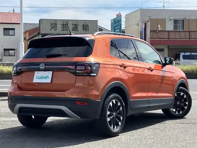 フォルクスワーゲン Ｔ－クロス TSI 1st 三重県 2020(令2)年 3万km エナジェティックオレンジメタリック 登録時走行距離２９，２７７km/♪ドライバーアシストシステム/　・アダプティブクルーズコントロール(ACC)/　・エマージェンシーブレーキアシスト/　・ブラインドスポットディテクション/♪駐車支援/　・パークディスタンスコントロール/　・Park Assist/　・リアビューカメラ/　・リアトラフィックアラート/♪純正メーカーナビ/　・AppleCarPlay・AndroidAuto /　・ミラーリンク・Blurtoothオーディオ/♪スマートキーx２/♪プッシュスタート/♪コンビネーションメーター/♪ルーフレール/♪LEDヘッドライト/♪フォグライト/♪リアフォグライト /♪オートライト/♪ドライブレコーダー/♪ビルトインETC2.0/♪革巻きステアリング/♪ステアリングスイッチ/♪オートリトラクタブルミラー/♪ウィンカーミラー/♪置くだけ充電/♪USB-Cポート(前x２後x２)/♪フロアマット/♪トノカバー/♪アイドリングストップ/♪サイド/カーテンエアバック/♪横滑り防止機能
