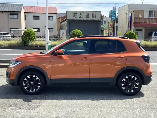 フォルクスワーゲン Ｔ－クロス TSI 1st 三重県 2020(令2)年 3万km エナジェティックオレンジメタリック 登録時走行距離２９，２７７km/♪ドライバーアシストシステム/　・アダプティブクルーズコントロール(ACC)/　・エマージェンシーブレーキアシスト/　・ブラインドスポットディテクション/♪駐車支援/　・パークディスタンスコントロール/　・Park Assist/　・リアビューカメラ/　・リアトラフィックアラート/♪純正メーカーナビ/　・AppleCarPlay・AndroidAuto /　・ミラーリンク・Blurtoothオーディオ/♪スマートキーx２/♪プッシュスタート/♪コンビネーションメーター/♪ルーフレール/♪LEDヘッドライト/♪フォグライト/♪リアフォグライト /♪オートライト/♪ドライブレコーダー/♪ビルトインETC2.0/♪革巻きステアリング/♪ステアリングスイッチ/♪オートリトラクタブルミラー/♪ウィンカーミラー/♪置くだけ充電/♪USB-Cポート(前x２後x２)/♪フロアマット/♪トノカバー/♪アイドリングストップ/♪サイド/カーテンエアバック/♪横滑り防止機能