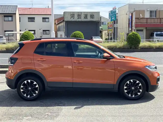 フォルクスワーゲン Ｔ－クロス TSI 1st 三重県 2020(令2)年 3万km エナジェティックオレンジメタリック 登録時走行距離２９，２７７km/♪ドライバーアシストシステム/　・アダプティブクルーズコントロール(ACC)/　・エマージェンシーブレーキアシスト/　・ブラインドスポットディテクション/♪駐車支援/　・パークディスタンスコントロール/　・Park Assist/　・リアビューカメラ/　・リアトラフィックアラート/♪純正メーカーナビ/　・AppleCarPlay・AndroidAuto /　・ミラーリンク・Blurtoothオーディオ/♪スマートキーx２/♪プッシュスタート/♪コンビネーションメーター/♪ルーフレール/♪LEDヘッドライト/♪フォグライト/♪リアフォグライト /♪オートライト/♪ドライブレコーダー/♪ビルトインETC2.0/♪革巻きステアリング/♪ステアリングスイッチ/♪オートリトラクタブルミラー/♪ウィンカーミラー/♪置くだけ充電/♪USB-Cポート(前x２後x２)/♪フロアマット/♪トノカバー/♪アイドリングストップ/♪サイド/カーテンエアバック/♪横滑り防止機能