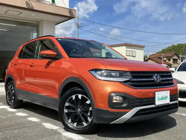 フォルクスワーゲン Ｔ－クロス TSI 1st 三重県 2020(令2)年 3万km エナジェティックオレンジメタリック 登録時走行距離２９，２７７km/♪ドライバーアシストシステム/　・アダプティブクルーズコントロール(ACC)/　・エマージェンシーブレーキアシスト/　・ブラインドスポットディテクション/♪駐車支援/　・パークディスタンスコントロール/　・Park Assist/　・リアビューカメラ/　・リアトラフィックアラート/♪純正メーカーナビ/　・AppleCarPlay・AndroidAuto /　・ミラーリンク・Blurtoothオーディオ/♪スマートキーx２/♪プッシュスタート/♪コンビネーションメーター/♪ルーフレール/♪LEDヘッドライト/♪フォグライト/♪リアフォグライト /♪オートライト/♪ドライブレコーダー/♪ビルトインETC2.0/♪革巻きステアリング/♪ステアリングスイッチ/♪オートリトラクタブルミラー/♪ウィンカーミラー/♪置くだけ充電/♪USB-Cポート(前x２後x２)/♪フロアマット/♪トノカバー/♪アイドリングストップ/♪サイド/カーテンエアバック/♪横滑り防止機能
