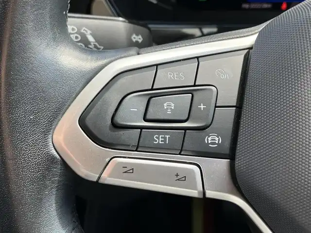 フォルクスワーゲン Ｔ－クロス TSI 1st 三重県 2020(令2)年 3万km エナジェティックオレンジメタリック 登録時走行距離２９，２７７km/♪ドライバーアシストシステム/　・アダプティブクルーズコントロール(ACC)/　・エマージェンシーブレーキアシスト/　・ブラインドスポットディテクション/♪駐車支援/　・パークディスタンスコントロール/　・Park Assist/　・リアビューカメラ/　・リアトラフィックアラート/♪純正メーカーナビ/　・AppleCarPlay・AndroidAuto /　・ミラーリンク・Blurtoothオーディオ/♪スマートキーx２/♪プッシュスタート/♪コンビネーションメーター/♪ルーフレール/♪LEDヘッドライト/♪フォグライト/♪リアフォグライト /♪オートライト/♪ドライブレコーダー/♪ビルトインETC2.0/♪革巻きステアリング/♪ステアリングスイッチ/♪オートリトラクタブルミラー/♪ウィンカーミラー/♪置くだけ充電/♪USB-Cポート(前x２後x２)/♪フロアマット/♪トノカバー/♪アイドリングストップ/♪サイド/カーテンエアバック/♪横滑り防止機能
