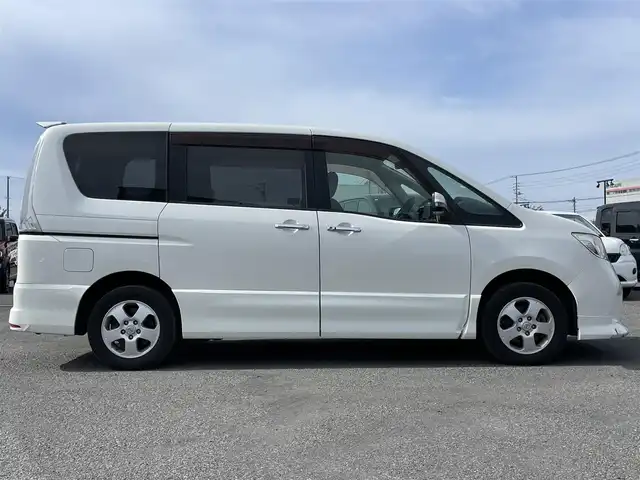 日産 セレナ ハイウェイスター 道央・札幌 2011(平23)年 11.7万km ブリリアントホワイトパール ４WD/社外HDDナビ/AM/FM/CD/DVD/SD/BT/フルセグ/クルーズコントロール/バックカメラ/ビルトインETC/アイドリングストップ/ECOMODE/両側パワースライドドア/社外フリップダウンモニター/革巻きステアリング/レーダー探知機/プッシュスタート/スマートキー/キセノンヘッドライト/オートライト/フォグランプ/電動格納ミラー/ウィンカーミラー/純正フロアマット/ドアバイザー
