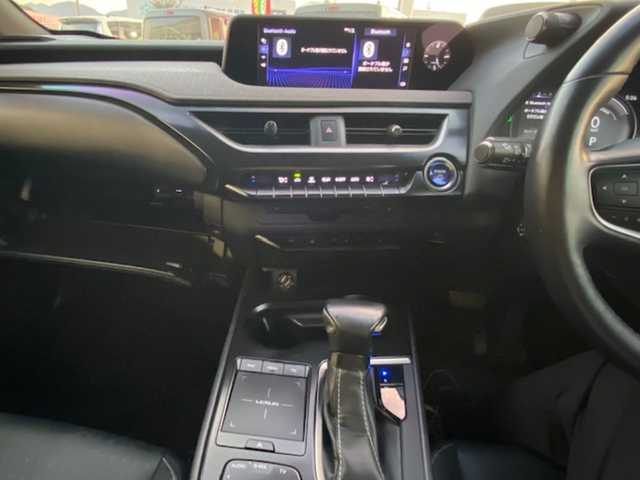 レクサス ＵＸ 250h 兵庫県 2019(令1)年 7.7万km ソニッククォーツ 純正ナビ/・TV.BT.AM.FM/サンルーフ/アラウンドビューモニター/ブラインドスポットモニター/レーダークルーズコントロール/前席パワーシート/ハンドルヒーター/前席シートヒーター/パワーバック/前方ドラレコ/ＥＴＣ２．０/スペアキー×１