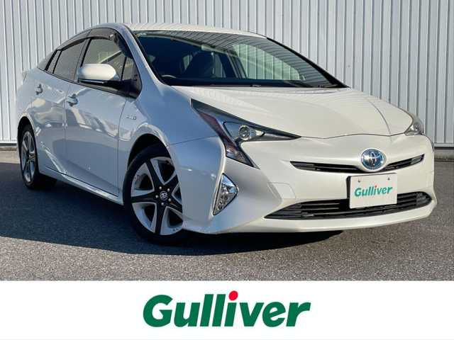 トヨタ プリウス S ツーリングセレクション 滋賀県 2016(平28)年 5.5万km ホワイトパールクリスタルシャイン 純正SDナビ/・AM/FM/・CD/DVD/SD/・Bluetooth/・フルセグTV/バックカメラ/ステアリングスイッチ/革巻きステアリング/ビルトインETC/前席シートヒーター/オートマチックヘッドライト/LEDヘッドライト/フォグランプ/オートリトラミラー/シートリフター/純正17インチアルミホイール