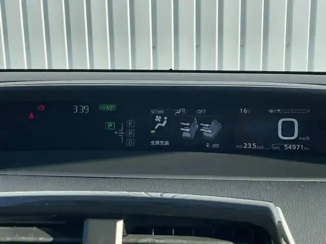 トヨタ プリウス S ツーリングセレクション 滋賀県 2016(平28)年 5.5万km ホワイトパールクリスタルシャイン 純正SDナビ/・AM/FM/・CD/DVD/SD/・Bluetooth/・フルセグTV/バックカメラ/ステアリングスイッチ/革巻きステアリング/ビルトインETC/前席シートヒーター/オートマチックヘッドライト/LEDヘッドライト/フォグランプ/オートリトラミラー/シートリフター/純正17インチアルミホイール