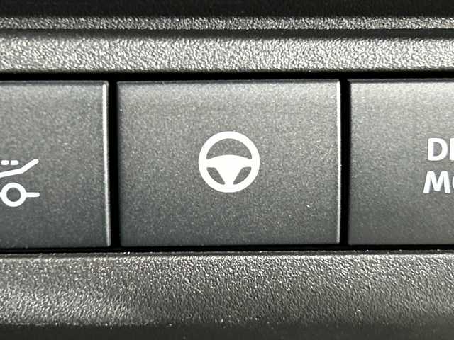 日産 セレナ e－パワー ルキシオン 神奈川県 2023(令5)年 2.3万km プリズムホワイト 統合型12.3インチインターフェースディスプレイ/アドバンスドドライブアシストディスプレイ/NissanConnectメモリーナビゲーションシステム/フルセグ HDMI/インテリジェントアラウンドビューモニター/両側電動スライドドア【サンシェード】/360度セーフティアシスト/インテリジェントエマージェンシーブレーキ/前方衝突予報警報/衝突回避ステアリングアシスト/車線逸脱防止支援システム/車線逸脱警報/後側方衝突防止支援システム/後側方車両検知警報/後退時車両検知警報/ふらつき警報/踏み間違い衝突防止アシスト/標識認識機能/前後ソナー/ナビリンク機能付プロパイロット緊急停止支援システム/インテリジェントルームミラー/SOSコール/ワイヤレス充電器/車載通信ユニット/ビルトインETC2.0ユニット/純正前後ドライブレコーダー/革巻きステアリング/2列目3列目パーソナルテーブル/USB電源Cソケット/アダプティブLEDヘッドライトシステム/オートライト/LEDフロントフォグランプ/純正16インチアルミホイール