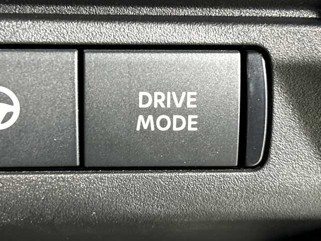 日産 セレナ e－パワー ルキシオン 神奈川県 2023(令5)年 2.3万km プリズムホワイト 統合型12.3インチインターフェースディスプレイ/アドバンスドドライブアシストディスプレイ/NissanConnectメモリーナビゲーションシステム/フルセグ HDMI/インテリジェントアラウンドビューモニター/両側電動スライドドア【サンシェード】/360度セーフティアシスト/インテリジェントエマージェンシーブレーキ/前方衝突予報警報/衝突回避ステアリングアシスト/車線逸脱防止支援システム/車線逸脱警報/後側方衝突防止支援システム/後側方車両検知警報/後退時車両検知警報/ふらつき警報/踏み間違い衝突防止アシスト/標識認識機能/前後ソナー/ナビリンク機能付プロパイロット緊急停止支援システム/インテリジェントルームミラー/SOSコール/ワイヤレス充電器/車載通信ユニット/ビルトインETC2.0ユニット/純正前後ドライブレコーダー/革巻きステアリング/2列目3列目パーソナルテーブル/USB電源Cソケット/アダプティブLEDヘッドライトシステム/オートライト/LEDフロントフォグランプ/純正16インチアルミホイール