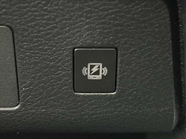 日産 セレナ e－パワー ルキシオン 神奈川県 2023(令5)年 2.3万km プリズムホワイト 統合型12.3インチインターフェースディスプレイ/アドバンスドドライブアシストディスプレイ/NissanConnectメモリーナビゲーションシステム/フルセグ HDMI/インテリジェントアラウンドビューモニター/両側電動スライドドア【サンシェード】/360度セーフティアシスト/インテリジェントエマージェンシーブレーキ/前方衝突予報警報/衝突回避ステアリングアシスト/車線逸脱防止支援システム/車線逸脱警報/後側方衝突防止支援システム/後側方車両検知警報/後退時車両検知警報/ふらつき警報/踏み間違い衝突防止アシスト/標識認識機能/前後ソナー/ナビリンク機能付プロパイロット緊急停止支援システム/インテリジェントルームミラー/SOSコール/ワイヤレス充電器/車載通信ユニット/ビルトインETC2.0ユニット/純正前後ドライブレコーダー/革巻きステアリング/2列目3列目パーソナルテーブル/USB電源Cソケット/アダプティブLEDヘッドライトシステム/オートライト/LEDフロントフォグランプ/純正16インチアルミホイール