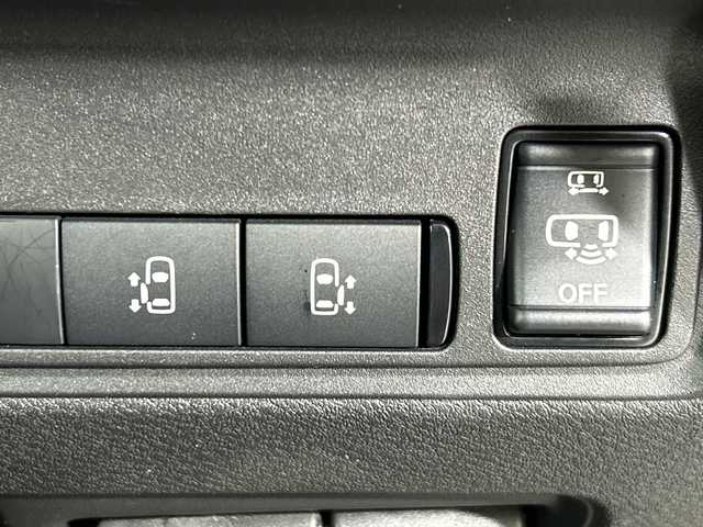 日産 セレナ e－パワー ルキシオン 神奈川県 2023(令5)年 2.3万km プリズムホワイト 統合型12.3インチインターフェースディスプレイ/アドバンスドドライブアシストディスプレイ/NissanConnectメモリーナビゲーションシステム/フルセグ HDMI/インテリジェントアラウンドビューモニター/両側電動スライドドア【サンシェード】/360度セーフティアシスト/インテリジェントエマージェンシーブレーキ/前方衝突予報警報/衝突回避ステアリングアシスト/車線逸脱防止支援システム/車線逸脱警報/後側方衝突防止支援システム/後側方車両検知警報/後退時車両検知警報/ふらつき警報/踏み間違い衝突防止アシスト/標識認識機能/前後ソナー/ナビリンク機能付プロパイロット緊急停止支援システム/インテリジェントルームミラー/SOSコール/ワイヤレス充電器/車載通信ユニット/ビルトインETC2.0ユニット/純正前後ドライブレコーダー/革巻きステアリング/2列目3列目パーソナルテーブル/USB電源Cソケット/アダプティブLEDヘッドライトシステム/オートライト/LEDフロントフォグランプ/純正16インチアルミホイール