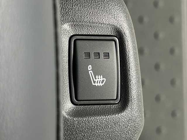 日産 セレナ e－パワー ルキシオン 神奈川県 2023(令5)年 2.3万km プリズムホワイト 統合型12.3インチインターフェースディスプレイ/アドバンスドドライブアシストディスプレイ/NissanConnectメモリーナビゲーションシステム/フルセグ HDMI/インテリジェントアラウンドビューモニター/両側電動スライドドア【サンシェード】/360度セーフティアシスト/インテリジェントエマージェンシーブレーキ/前方衝突予報警報/衝突回避ステアリングアシスト/車線逸脱防止支援システム/車線逸脱警報/後側方衝突防止支援システム/後側方車両検知警報/後退時車両検知警報/ふらつき警報/踏み間違い衝突防止アシスト/標識認識機能/前後ソナー/ナビリンク機能付プロパイロット緊急停止支援システム/インテリジェントルームミラー/SOSコール/ワイヤレス充電器/車載通信ユニット/ビルトインETC2.0ユニット/純正前後ドライブレコーダー/革巻きステアリング/2列目3列目パーソナルテーブル/USB電源Cソケット/アダプティブLEDヘッドライトシステム/オートライト/LEDフロントフォグランプ/純正16インチアルミホイール