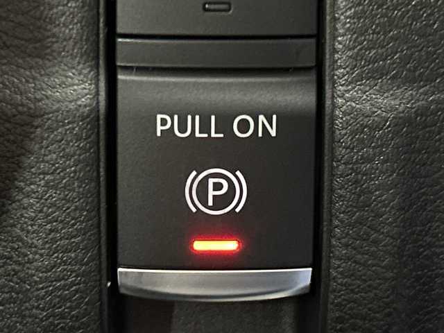 日産 セレナ e－パワー ルキシオン 神奈川県 2023(令5)年 2.3万km プリズムホワイト 統合型12.3インチインターフェースディスプレイ/アドバンスドドライブアシストディスプレイ/NissanConnectメモリーナビゲーションシステム/フルセグ HDMI/インテリジェントアラウンドビューモニター/両側電動スライドドア【サンシェード】/360度セーフティアシスト/インテリジェントエマージェンシーブレーキ/前方衝突予報警報/衝突回避ステアリングアシスト/車線逸脱防止支援システム/車線逸脱警報/後側方衝突防止支援システム/後側方車両検知警報/後退時車両検知警報/ふらつき警報/踏み間違い衝突防止アシスト/標識認識機能/前後ソナー/ナビリンク機能付プロパイロット緊急停止支援システム/インテリジェントルームミラー/SOSコール/ワイヤレス充電器/車載通信ユニット/ビルトインETC2.0ユニット/純正前後ドライブレコーダー/革巻きステアリング/2列目3列目パーソナルテーブル/USB電源Cソケット/アダプティブLEDヘッドライトシステム/オートライト/LEDフロントフォグランプ/純正16インチアルミホイール