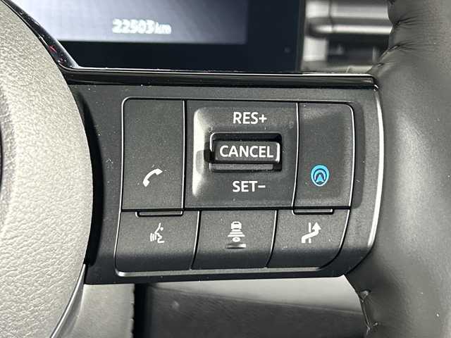 日産 セレナ e－パワー ルキシオン 神奈川県 2023(令5)年 2.3万km プリズムホワイト 統合型12.3インチインターフェースディスプレイ/アドバンスドドライブアシストディスプレイ/NissanConnectメモリーナビゲーションシステム/フルセグ HDMI/インテリジェントアラウンドビューモニター/両側電動スライドドア【サンシェード】/360度セーフティアシスト/インテリジェントエマージェンシーブレーキ/前方衝突予報警報/衝突回避ステアリングアシスト/車線逸脱防止支援システム/車線逸脱警報/後側方衝突防止支援システム/後側方車両検知警報/後退時車両検知警報/ふらつき警報/踏み間違い衝突防止アシスト/標識認識機能/前後ソナー/ナビリンク機能付プロパイロット緊急停止支援システム/インテリジェントルームミラー/SOSコール/ワイヤレス充電器/車載通信ユニット/ビルトインETC2.0ユニット/純正前後ドライブレコーダー/革巻きステアリング/2列目3列目パーソナルテーブル/USB電源Cソケット/アダプティブLEDヘッドライトシステム/オートライト/LEDフロントフォグランプ/純正16インチアルミホイール