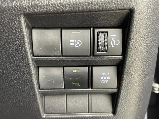 トヨタ ヴォクシー ハイブリッド S－G 宮城県 2022(令4)年 7.9万km アティチュードブラックマイカ 4WD/純正１０型ナビ/両側パワースライドドア/アダプティブクルーズコントロール/バックモニター/フルセグTV/CD/DVD/HDMI入力/スマートフォン連携/シートヒーター/ETC2.0/クリアランスソナー/パーキングサポートブレーキ/プリクラッシュセーフティ/プロドライビングアシスト/レーンディパーチャーアラート/オートマチックハイビーム/TVキャンセラー/禁煙車