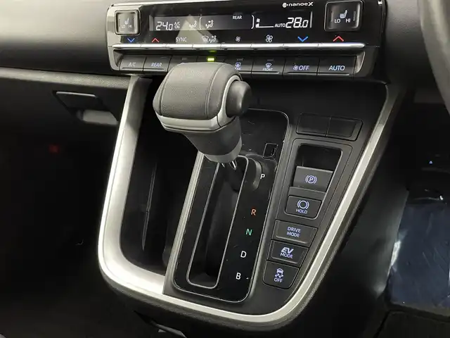 トヨタ ヴォクシー ハイブリッド S－G 宮城県 2022(令4)年 7.9万km アティチュードブラックマイカ 4WD/純正１０型ナビ/両側パワースライドドア/アダプティブクルーズコントロール/バックモニター/フルセグTV/CD/DVD/HDMI入力/スマートフォン連携/シートヒーター/ETC2.0/クリアランスソナー/パーキングサポートブレーキ/プリクラッシュセーフティ/プロドライビングアシスト/レーンディパーチャーアラート/オートマチックハイビーム/TVキャンセラー/禁煙車