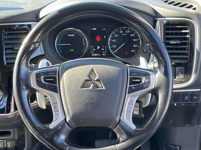 三菱 アウトランダー ＰＨＥＶ G プレミアムパッケージ 千葉県 2015(平27)年 10.6万km アメジストブラック ナビ（Ｊ－１３）　ロックフォードサウンド　パドルシフト　電動リヤゲート　ステアリングヒーター　ステアリングスイッチ　レーダークルーズ　全方位カメラ　シートヒーター　パワーシート　ＢＴ　ＥＴＣ　社外ＡＷ