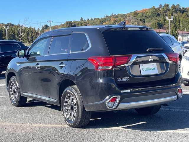 三菱 アウトランダー ＰＨＥＶ G プレミアムパッケージ 千葉県 2015(平27)年 10.6万km アメジストブラック ナビ（Ｊ－１３）　ロックフォードサウンド　パドルシフト　電動リヤゲート　ステアリングヒーター　ステアリングスイッチ　レーダークルーズ　全方位カメラ　シートヒーター　パワーシート　ＢＴ　ＥＴＣ　社外ＡＷ