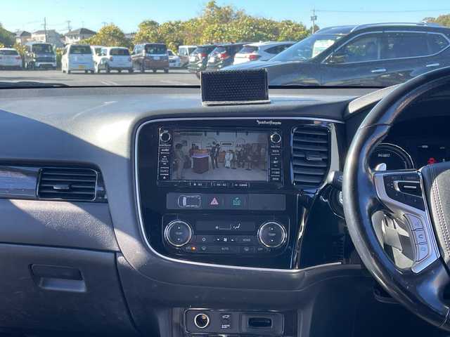 三菱 アウトランダー ＰＨＥＶ G プレミアムパッケージ 千葉県 2015(平27)年 10.6万km アメジストブラック ナビ（Ｊ－１３）　ロックフォードサウンド　パドルシフト　電動リヤゲート　ステアリングヒーター　ステアリングスイッチ　レーダークルーズ　全方位カメラ　シートヒーター　パワーシート　ＢＴ　ＥＴＣ　社外ＡＷ