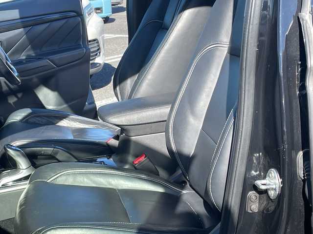 三菱 アウトランダー ＰＨＥＶ G プレミアムパッケージ 千葉県 2015(平27)年 10.6万km アメジストブラック ナビ（Ｊ－１３）　ロックフォードサウンド　パドルシフト　電動リヤゲート　ステアリングヒーター　ステアリングスイッチ　レーダークルーズ　全方位カメラ　シートヒーター　パワーシート　ＢＴ　ＥＴＣ　社外ＡＷ