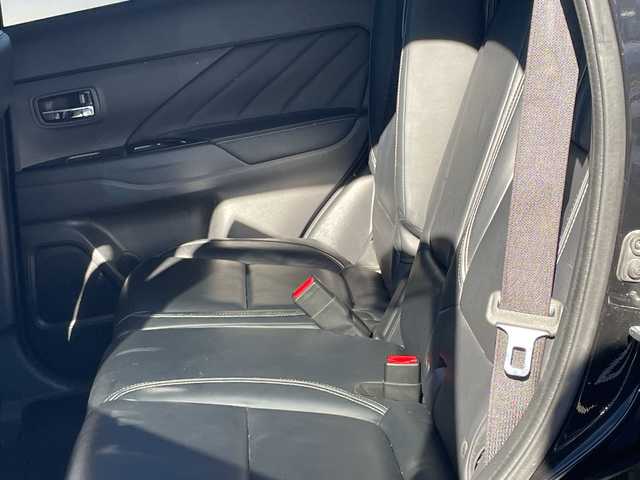 三菱 アウトランダー ＰＨＥＶ G プレミアムパッケージ 千葉県 2015(平27)年 10.6万km アメジストブラック ナビ（Ｊ－１３）　ロックフォードサウンド　パドルシフト　電動リヤゲート　ステアリングヒーター　ステアリングスイッチ　レーダークルーズ　全方位カメラ　シートヒーター　パワーシート　ＢＴ　ＥＴＣ　社外ＡＷ