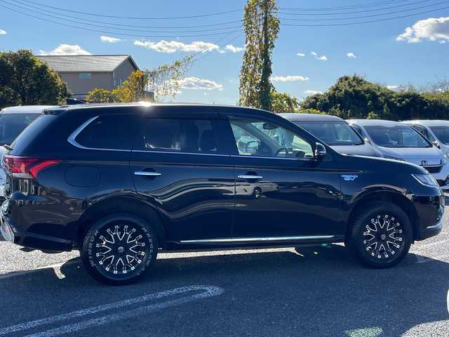 三菱 アウトランダー ＰＨＥＶ G プレミアムパッケージ 千葉県 2015(平27)年 10.6万km アメジストブラック ナビ（Ｊ－１３）　ロックフォードサウンド　パドルシフト　電動リヤゲート　ステアリングヒーター　ステアリングスイッチ　レーダークルーズ　全方位カメラ　シートヒーター　パワーシート　ＢＴ　ＥＴＣ　社外ＡＷ