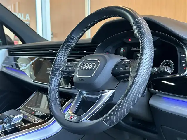 アウディ Ｑ７ 55TFSIクワトロ Sライン 宮城県 2021(令3)年 2.7万km グレー ワンオーナー/7シーターパッケージ/プレミアムパッケージ/バーチャルコックピット/MMIナビゲーションシステム/フルセグTV/サラウンドビューカメラ/ブラックレザーシート/シートヒーター/パワーシート/4ゾーンエアコン/純正OP21インチAW/アドバンストキー/パワーバックドア/マトリクスLEDヘッドライト/ドライブレコーダー/ETC2.0車載器