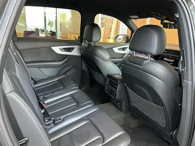アウディ Ｑ７ 55TFSIクワトロ Sライン 宮城県 2021(令3)年 2.7万km グレー ワンオーナー/7シーターパッケージ/プレミアムパッケージ/バーチャルコックピット/MMIナビゲーションシステム/フルセグTV/サラウンドビューカメラ/ブラックレザーシート/シートヒーター/パワーシート/4ゾーンエアコン/純正OP21インチAW/アドバンストキー/パワーバックドア/マトリクスLEDヘッドライト/ドライブレコーダー/ETC2.0車載器