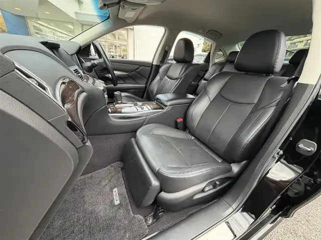 日産 フーガ 250VIP 兵庫県 2014(平26)年 10.5万km スーパーブラック (株)IDOMが運営する【じしゃロン神戸名谷店】の自社ローン対象車両になります。こちらは現金ご利用時の価格です。/自社ローンご希望の方は別途その旨お申付け下さい。/純正ナビ/TV/CD/BT/D/N席パワーシート/N席オットマン/衝突被害軽減ブレーキ/バックカメラ/黒革シート/エアシート/シートヒーター/クルーズコントロール/ビルトインETC