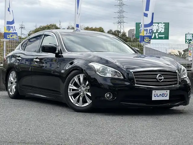 日産 フーガ 250VIP 兵庫県 2014(平26)年 10.5万km スーパーブラック (株)IDOMが運営する【じしゃロン神戸名谷店】の自社ローン対象車両になります。こちらは現金ご利用時の価格です。/自社ローンご希望の方は別途その旨お申付け下さい。/純正ナビ/TV/CD/BT/D/N席パワーシート/N席オットマン/衝突被害軽減ブレーキ/バックカメラ/黒革シート/エアシート/シートヒーター/クルーズコントロール/ビルトインETC
