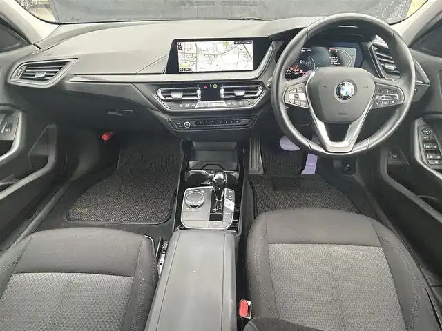 ＢＭＷ ＢＭＷ １１８ｄ プレイ 茨城県 2021(令3)年 5.1万km グレー コンフォートアクセス/インテリジェントセーフティ/アクティブクルーズコントロール/純正ナビ BT/AM/FM/APPLE CAR PLAY/ステアリングスイッチ/バックカメラ/オートホールド/オートハイビーム/LEDオートライト/USBポート/パワーバックドア/純正アルミホイール/社外フロアマット/コーナーセンサー/ミラーETC/スマートキー