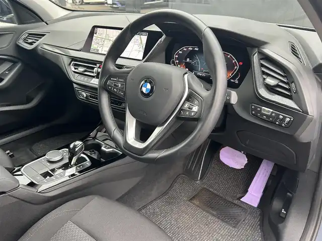 ＢＭＷ ＢＭＷ １１８ｄ プレイ 茨城県 2021(令3)年 5.1万km グレー コンフォートアクセス/インテリジェントセーフティ/アクティブクルーズコントロール/純正ナビ BT/AM/FM/APPLE CAR PLAY/ステアリングスイッチ/バックカメラ/オートホールド/オートハイビーム/LEDオートライト/USBポート/パワーバックドア/純正アルミホイール/社外フロアマット/コーナーセンサー/ミラーETC/スマートキー