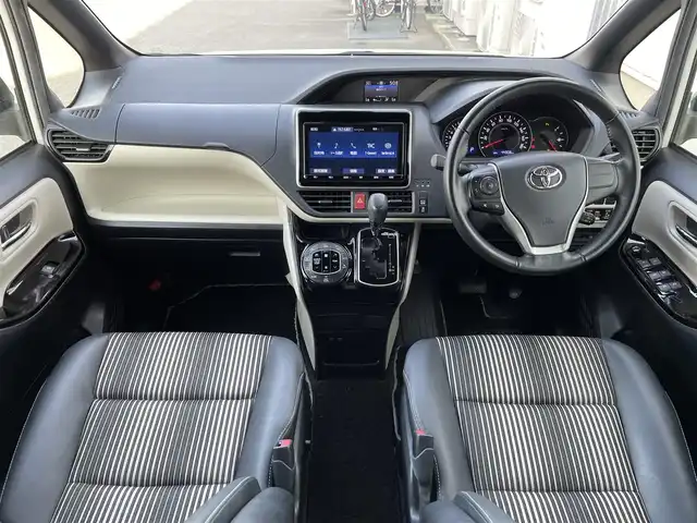 トヨタ ノア Si ダブルバイビーⅡ 佐賀県 2020(令2)年 4.5万km パール 純正9型ナビ/・フルセグTV/AM/FM/CD/DVD/Bluetooth/バックカメラ/純正12型フリップダウンモニター /両側パワースライドドア/ドライブレコーダー/ハーフレザーシート/プッシュスタート/スマートキー/LEDヘッドライト/トヨタセーフティセンス/アイドリングストップ/革巻きステアリング/ステアリングリモコン/純正16インチアルミ/純正フロアマット/純正ドアバイザー/ETC/スペアキー1本
