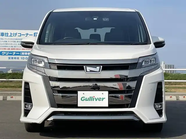 トヨタ ノア Si ダブルバイビーⅡ 佐賀県 2020(令2)年 4.5万km パール 純正9型ナビ/・フルセグTV/AM/FM/CD/DVD/Bluetooth/バックカメラ/純正12型フリップダウンモニター /両側パワースライドドア/ドライブレコーダー/ハーフレザーシート/プッシュスタート/スマートキー/LEDヘッドライト/トヨタセーフティセンス/アイドリングストップ/革巻きステアリング/ステアリングリモコン/純正16インチアルミ/純正フロアマット/純正ドアバイザー/ETC/スペアキー1本