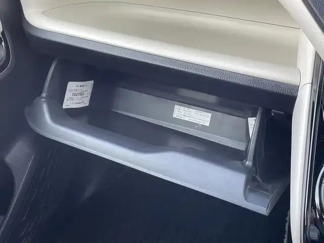 トヨタ ノア Si ダブルバイビーⅡ 佐賀県 2020(令2)年 4.5万km パール 純正9型ナビ/・フルセグTV/AM/FM/CD/DVD/Bluetooth/バックカメラ/純正12型フリップダウンモニター /両側パワースライドドア/ドライブレコーダー/ハーフレザーシート/プッシュスタート/スマートキー/LEDヘッドライト/トヨタセーフティセンス/アイドリングストップ/革巻きステアリング/ステアリングリモコン/純正16インチアルミ/純正フロアマット/純正ドアバイザー/ETC/スペアキー1本