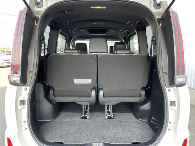 トヨタ ノア Si ダブルバイビーⅡ 佐賀県 2020(令2)年 4.5万km パール 純正9型ナビ/・フルセグTV/AM/FM/CD/DVD/Bluetooth/バックカメラ/純正12型フリップダウンモニター /両側パワースライドドア/ドライブレコーダー/ハーフレザーシート/プッシュスタート/スマートキー/LEDヘッドライト/トヨタセーフティセンス/アイドリングストップ/革巻きステアリング/ステアリングリモコン/純正16インチアルミ/純正フロアマット/純正ドアバイザー/ETC/スペアキー1本
