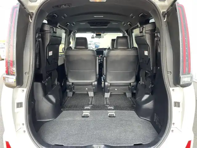 トヨタ ノア Si ダブルバイビーⅡ 佐賀県 2020(令2)年 4.5万km パール 純正9型ナビ/・フルセグTV/AM/FM/CD/DVD/Bluetooth/バックカメラ/純正12型フリップダウンモニター /両側パワースライドドア/ドライブレコーダー/ハーフレザーシート/プッシュスタート/スマートキー/LEDヘッドライト/トヨタセーフティセンス/アイドリングストップ/革巻きステアリング/ステアリングリモコン/純正16インチアルミ/純正フロアマット/純正ドアバイザー/ETC/スペアキー1本