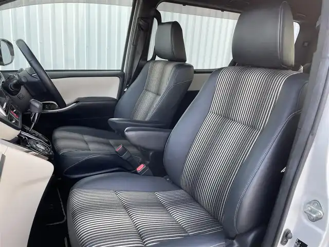 トヨタ ノア Si ダブルバイビーⅡ 佐賀県 2020(令2)年 4.5万km パール 純正9型ナビ/・フルセグTV/AM/FM/CD/DVD/Bluetooth/バックカメラ/純正12型フリップダウンモニター /両側パワースライドドア/ドライブレコーダー/ハーフレザーシート/プッシュスタート/スマートキー/LEDヘッドライト/トヨタセーフティセンス/アイドリングストップ/革巻きステアリング/ステアリングリモコン/純正16インチアルミ/純正フロアマット/純正ドアバイザー/ETC/スペアキー1本