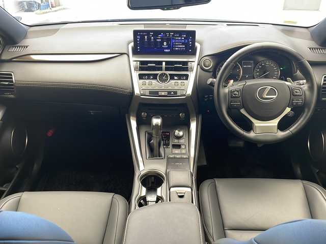 レクサス ＮＸ 300 ブロンズエディション 沖縄県 2020(令2)年 2.9万km ソニックチタニウム 純正ナビ/（フルセグTV　DVD　Bluetooth接続）/パノラミックビューモニター/ETC2.0/ドライブレコーダー/レクサスセーフティセンス/クルーズコントロール/パワーバックドア/パワーシート/レザーシート/シートヒーター/ステアリングスイッチ/ステアリングヒーター/パドルシフト/BSM/HUD/クリアランスソナー/LEDヘッドライト/純正18インチアルミホイール/スマートキー/スペアキー/プッシュスタート/純正フロアマット/保証書/取扱説明書/記録簿