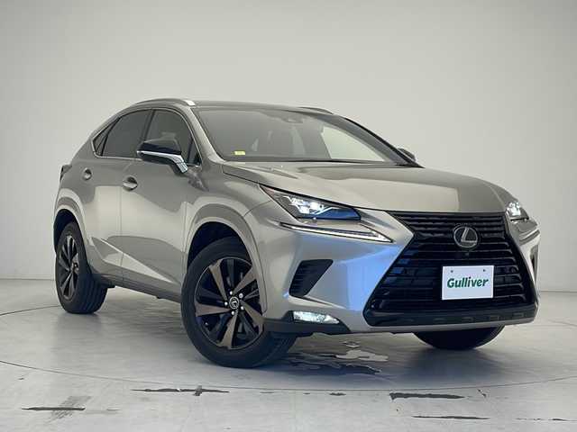 レクサス ＮＸ 300 ブロンズエディション 沖縄県 2020(令2)年 2.9万km ソニックチタニウム 純正ナビ/（フルセグTV　DVD　Bluetooth接続）/パノラミックビューモニター/ETC2.0/ドライブレコーダー/レクサスセーフティセンス/クルーズコントロール/パワーバックドア/パワーシート/レザーシート/シートヒーター/ステアリングスイッチ/ステアリングヒーター/パドルシフト/BSM/HUD/クリアランスソナー/LEDヘッドライト/純正18インチアルミホイール/スマートキー/スペアキー/プッシュスタート/純正フロアマット/保証書/取扱説明書/記録簿