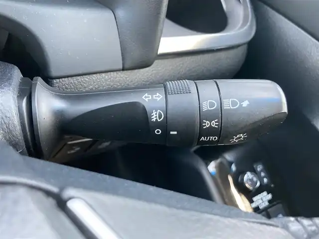 トヨタ ヴェルファイア Z Gエディション 静岡県 2015(平27)年 4.7万km ホワイトパールクリスタルシャイン 純正9インチナビ(NSZT-Y64T)/　AM FM CD DVD Bluetooth SDREC/ビルトインETC/バックモニター/LEDオートヘッドランプ/パワーシート(前席＋2列目)/ハーフレザーシート/パワーバックドア/クルーズコントロール/前後方クリアランスソナー/両側パワースライドドア/ツインムーンルーフ/純正11インチフリップダウンモニター(V11T-R62C)/フルセグTV