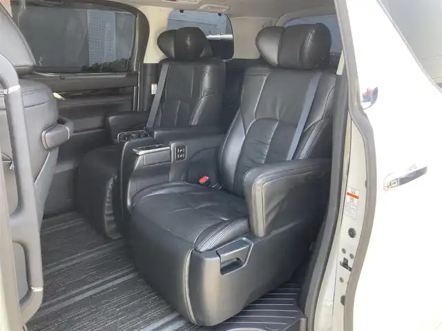 トヨタ ヴェルファイア Z Gエディション 静岡県 2015(平27)年 4.7万km ホワイトパールクリスタルシャイン 純正9インチナビ(NSZT-Y64T)/　AM FM CD DVD Bluetooth SDREC/ビルトインETC/バックモニター/LEDオートヘッドランプ/パワーシート(前席＋2列目)/ハーフレザーシート/パワーバックドア/クルーズコントロール/前後方クリアランスソナー/両側パワースライドドア/ツインムーンルーフ/純正11インチフリップダウンモニター(V11T-R62C)/フルセグTV