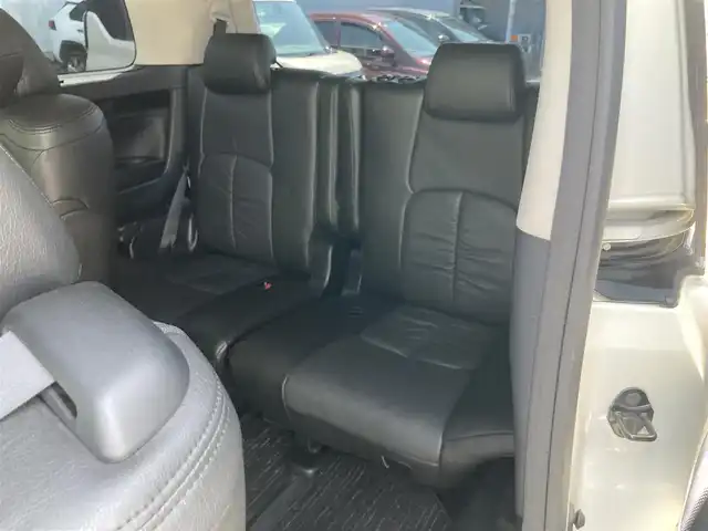 トヨタ ヴェルファイア Z Gエディション 静岡県 2015(平27)年 4.7万km ホワイトパールクリスタルシャイン 純正9インチナビ(NSZT-Y64T)/　AM FM CD DVD Bluetooth SDREC/ビルトインETC/バックモニター/LEDオートヘッドランプ/パワーシート(前席＋2列目)/ハーフレザーシート/パワーバックドア/クルーズコントロール/前後方クリアランスソナー/両側パワースライドドア/ツインムーンルーフ/純正11インチフリップダウンモニター(V11T-R62C)/フルセグTV