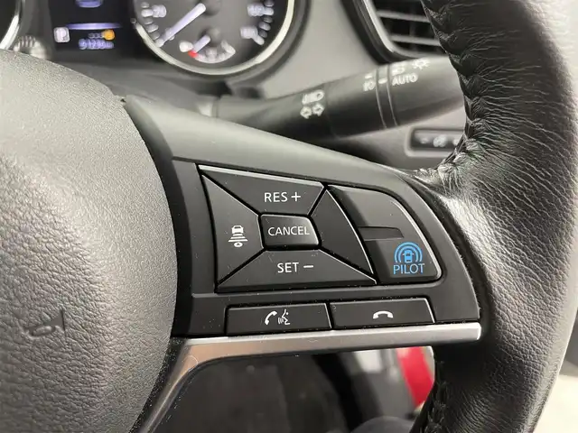 日産 エクストレイル 20Xi 富山県 2018(平30)年 5.2万km ガーネットレッド 純正9型ナビ（AM/FM/DVD/BT/フルセグ）/全方位カメラ/ドライブレコーダー/ETC/デジタルインナーミラー/レザーシート/シートヒーター/衝突被害軽減システム/レーダークルーズコントロール/レーンキープアシスト/コーナーセンサー/横滑り防止装置/アイドリングストップ/純正アルミホイール/純正フロアマット/オートLEDライト/オートホールド付電子パーキング/パワーバックドア/ミラーヒーター/革巻きステアリング/ステアリングスイッチ/スマートキー