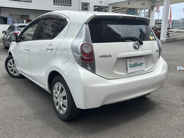 トヨタ アクア S 宮崎県 2014(平26)年 6.2万km ホワイトパールクリスタルシャイン