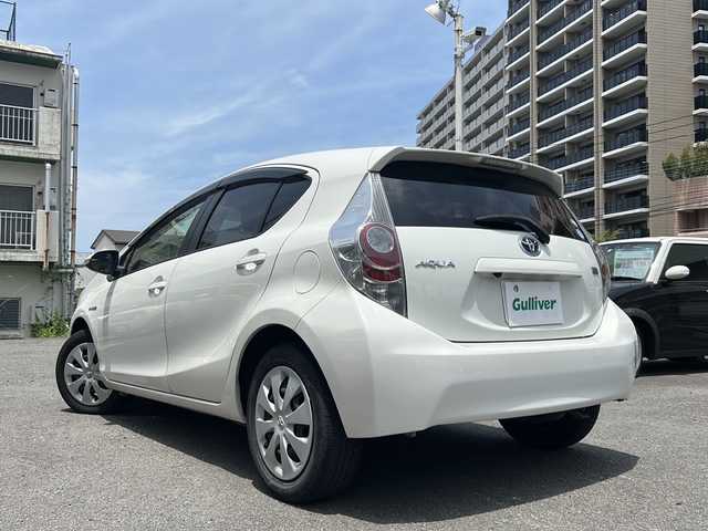 トヨタ アクア S 宮崎県 2014(平26)年 6.2万km ホワイトパールクリスタルシャイン