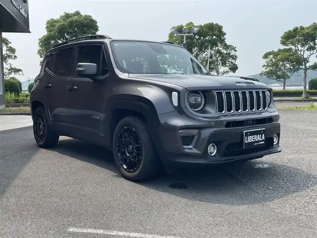 クライスラー・ジープ ジープ レネゲード リミテッド 宮崎県 2021(令3)年 4.4万km ガンＭ ブラインドスポットモニター/リアクロスパスディテクション/アダプティブクルーズコントロール/アドバンストブレーキアシスト/車線逸脱警報プラス/前面衝突警報/リアバックアップカメラ/リアパークアシスト/純正メモリナビ/（フルセグ/Bluetooth/AM/FM/USB/AUX）/ビルトインETC2.0/社外前方ドライブレコーダー【CSD-570FH】/革巻きステアリング/ステアリングリモコン/ステアリングヒーター/レザーシート/前席シートヒーター/前席パワーシート/ルーフレール/純正LEDヘッドライト/フロントフォグランプ/オートライト/アイドリングストップ/社外17インチアルミ【LMG】/電動パーキングブレーキ/電動格納ドアミラー/純正ラバーマット