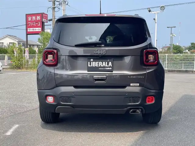 クライスラー・ジープ ジープ レネゲード リミテッド 宮崎県 2021(令3)年 4.4万km ガンＭ ブラインドスポットモニター/リアクロスパスディテクション/アダプティブクルーズコントロール/アドバンストブレーキアシスト/車線逸脱警報プラス/前面衝突警報/リアバックアップカメラ/リアパークアシスト/純正メモリナビ/（フルセグ/Bluetooth/AM/FM/USB/AUX）/ビルトインETC2.0/社外前方ドライブレコーダー【CSD-570FH】/革巻きステアリング/ステアリングリモコン/ステアリングヒーター/レザーシート/前席シートヒーター/前席パワーシート/ルーフレール/純正LEDヘッドライト/フロントフォグランプ/オートライト/アイドリングストップ/社外17インチアルミ【LMG】/電動パーキングブレーキ/電動格納ドアミラー/純正ラバーマット