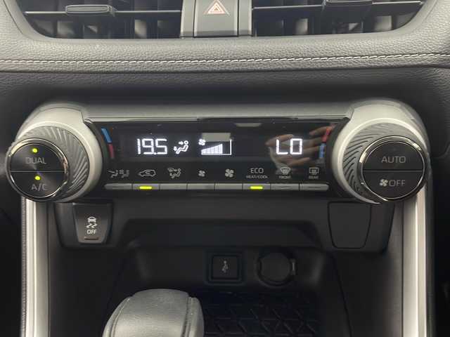 トヨタ ＲＡＶ４ ハイブリッドX 岐阜県 2020(令2)年 4.1万km ホワイトパールクリスタルシャイン 純正7インチナビ/AM/FM/Bluetooth/USB/Miracast/レーダークルーズコントロール/AC100V電源/アクセサリーコンセント/ビルトインETC/オートライト/オートハイビーム/レーンキープアシスト/横滑り防止装置/プッシュスタート/スマートキー/スペアキー有