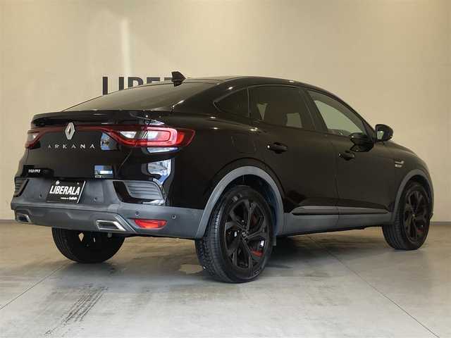 ルノー ルノー アルカナ RSライン E-テックハイブリッド 熊本県 2022(令4)年 2.9万km 黒 ・ワンオーナー/・スマートキー/・プッシュスタート/・アクティブブレーキ/・車間距離警告/・標識認識/・レーンキープアシスト/・ブラインドスポットモニター/・前後パークアシスト/・サイドパークアシスト/・リアクロストラフィックアラート/・EasyParkAssist/・クルーズコントロール(追従式)/・ハーフレザーシート/・前席パワーシート/・前席シートヒーター /・ハンドルヒーター /・純正ディスプレイオーディオ/　【Bluetooth・USB・AppleCarPlay・AndroidAuto】/・全方位カメラ/・ETC/・ドライブレコーダー(前後録画)/・KEDヘッドランプ/・純正マット/・保証書/取説